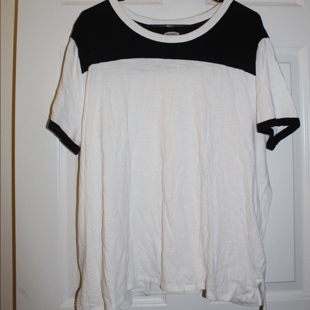 Black and white t-shirt